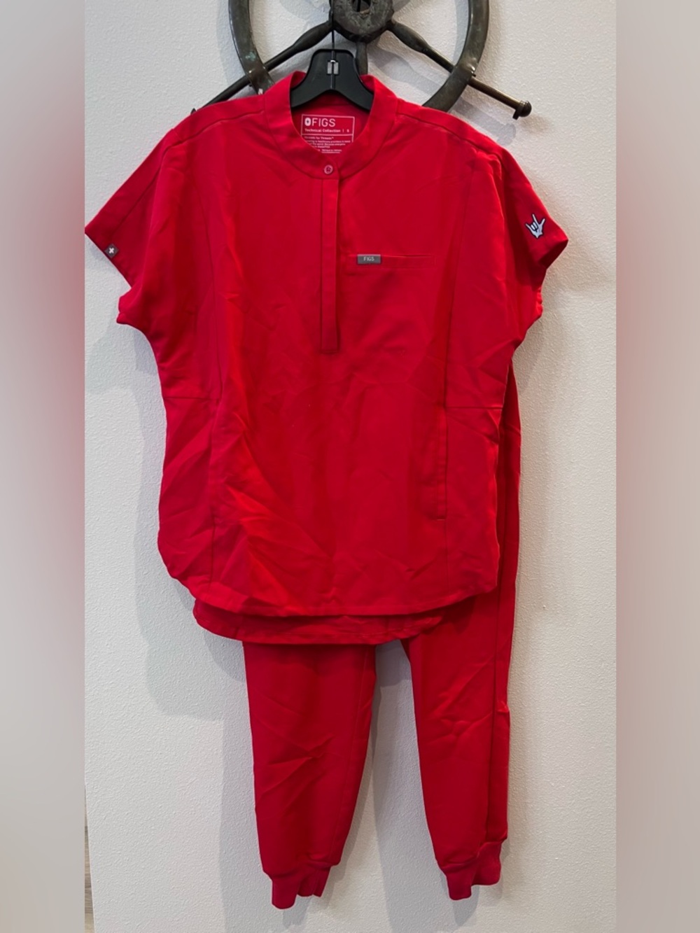 Pop Red FIGS Limited Edition Scrub Matching Set Montex Top Zamora Jogger Pants